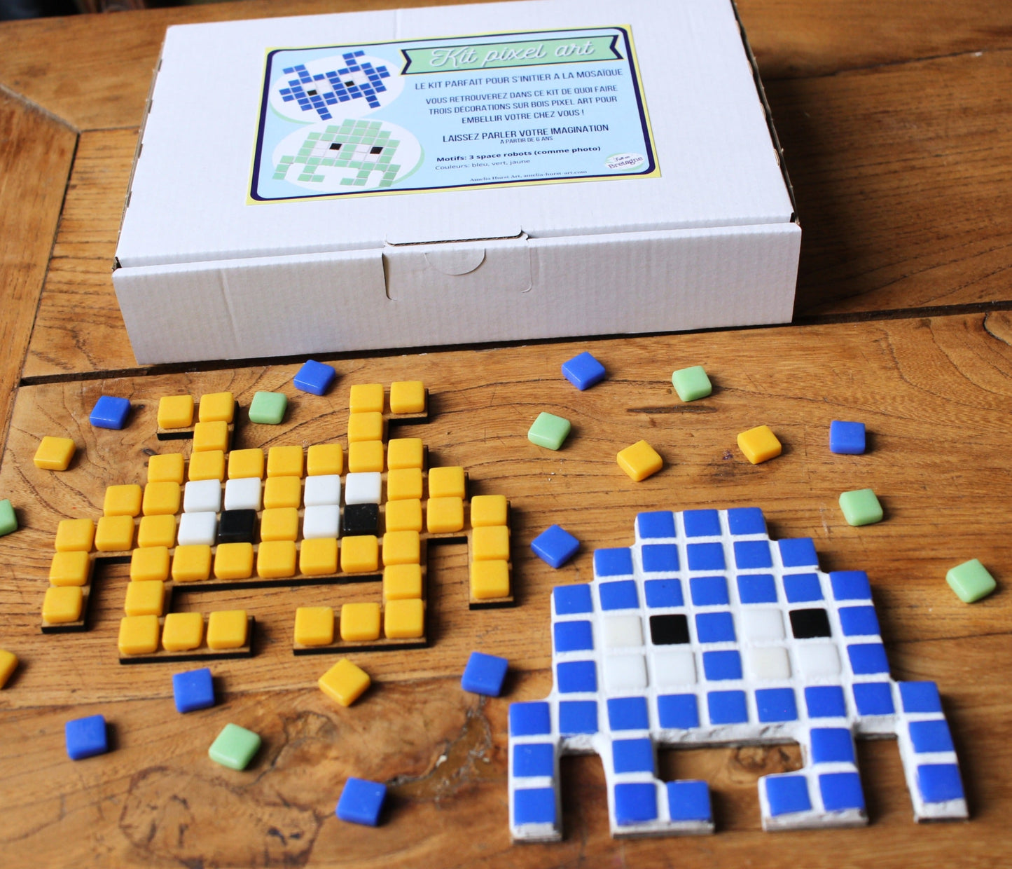 Kit jeu DIY mosaïque débutant - pixel art, space robots Amelia Hurst Art