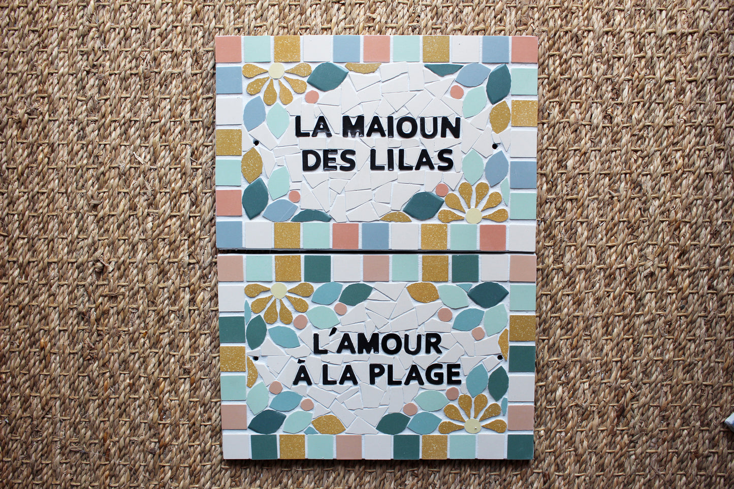 Acompte - Adresse plaque nom numéro de maison en mosaïque céramique 16 X 24cm, déco décoration style floral, personnalisable couleurs (Copie) Amelia Hurst Art