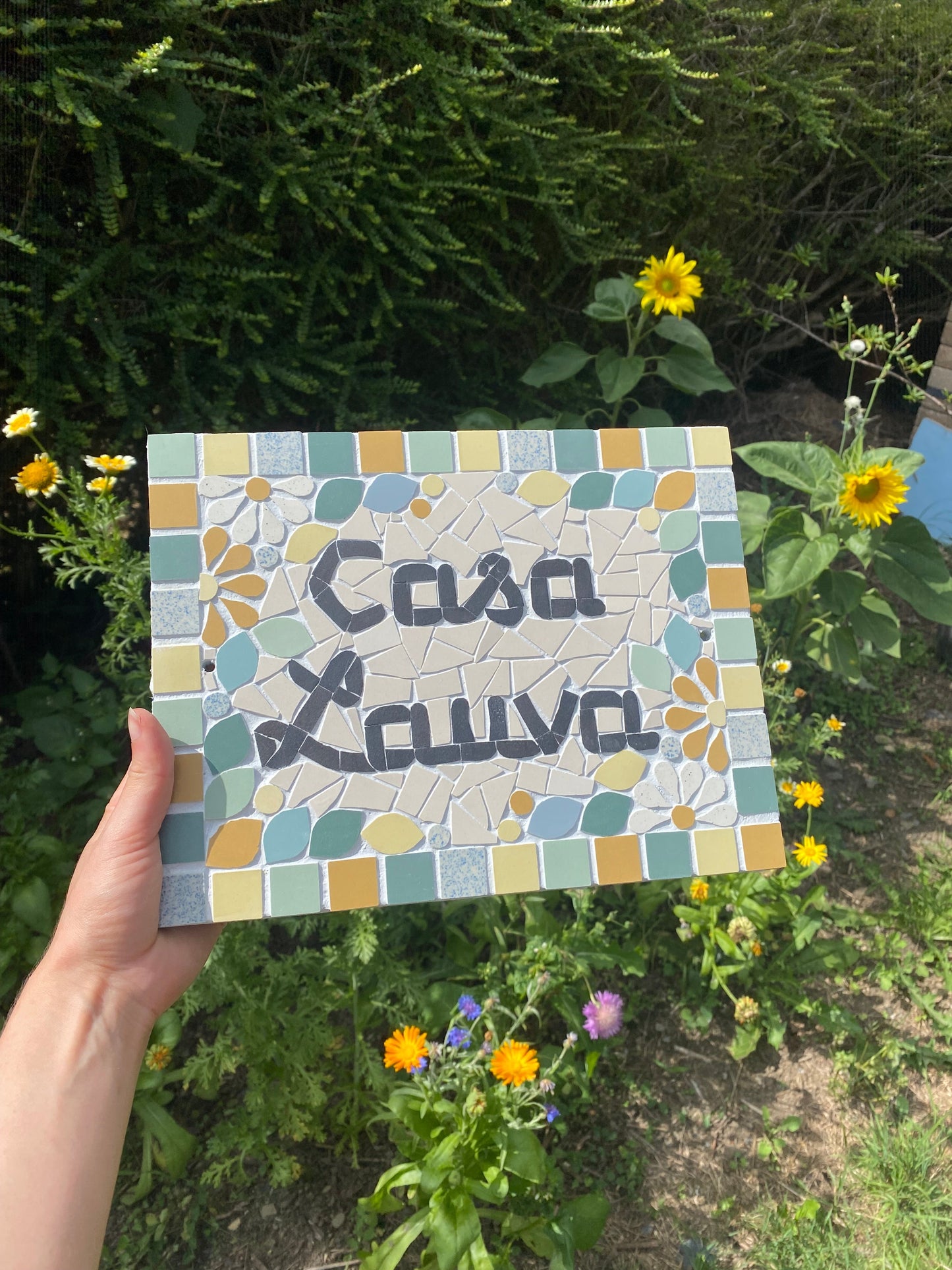 Réservée - Plaque adresse numéro de maison ou porte en mosaïque céramique 21x27cm à accrocher, style floral, possibilité de personnaliser (Copie) Amelia Hurst Art