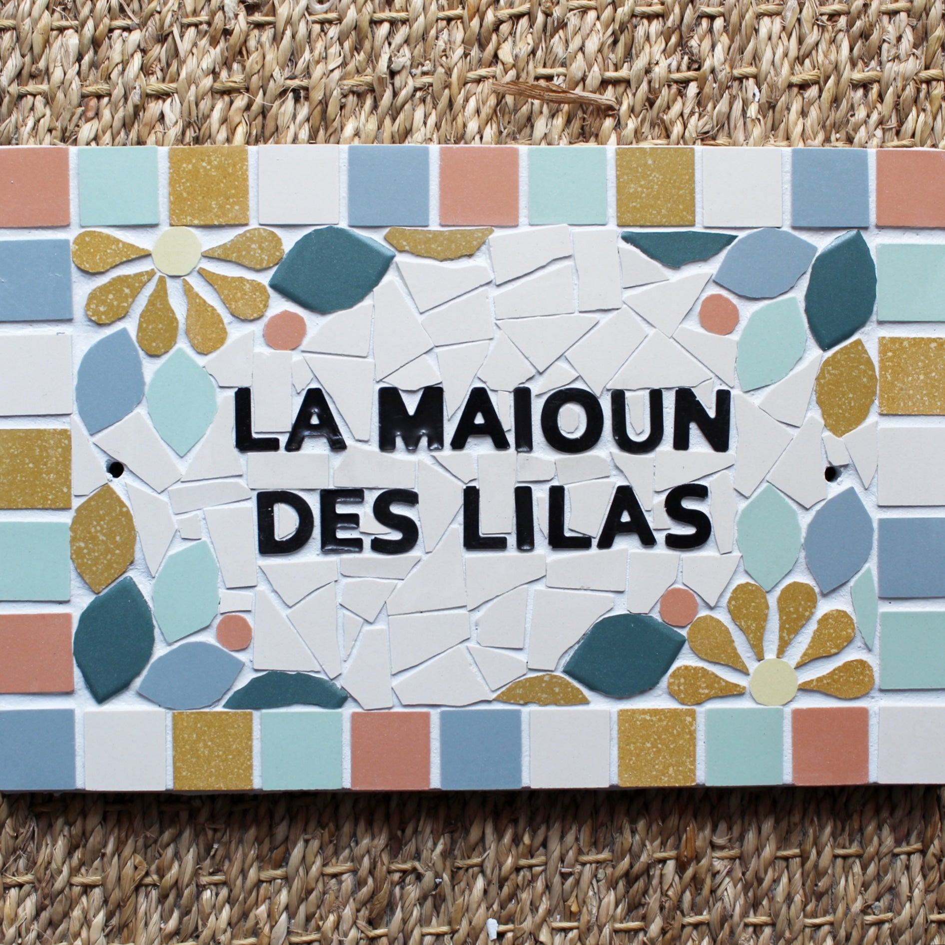 Acompte - Adresse plaque nom numéro de maison en mosaïque céramique 16 X 24cm, déco décoration style floral, personnalisable couleurs (Copie) Amelia Hurst Art