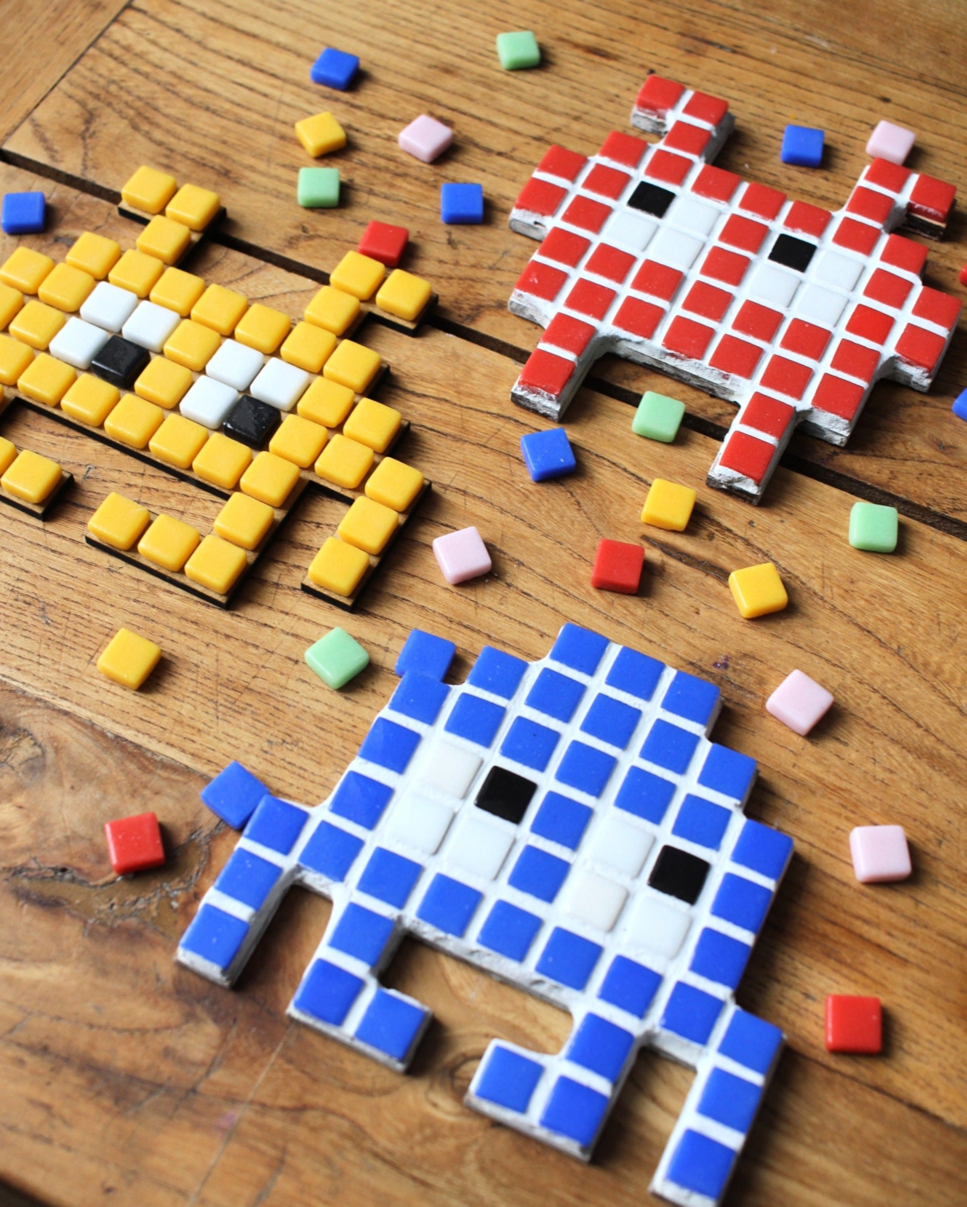 Kit jeu DIY mosaïque débutant - pixel art, space robots Amelia Hurst Art