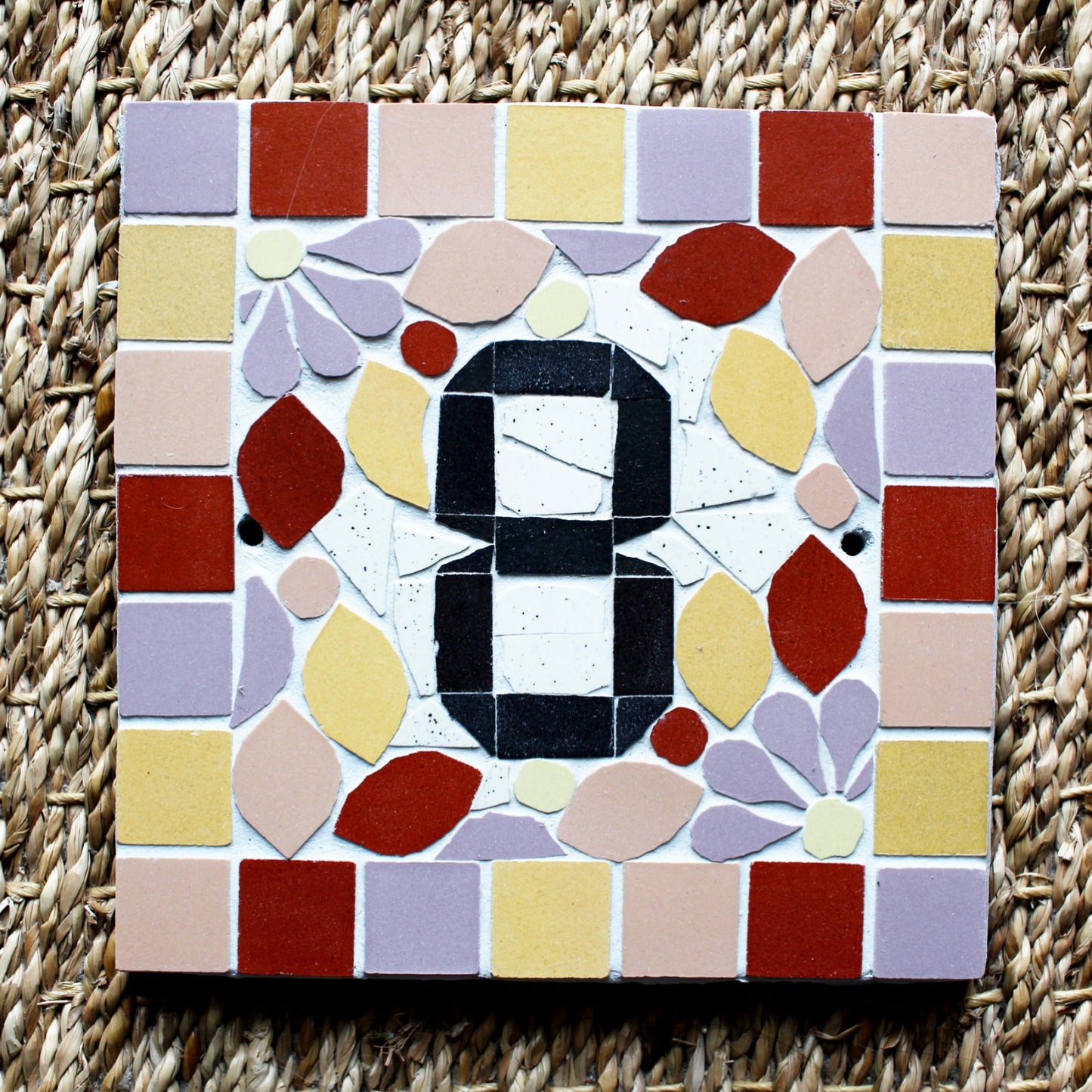 Plaque numéro nom de maison porte en mosaïque céramique 15x18cm style floral, déco personnalisable Amelia Hurst Art