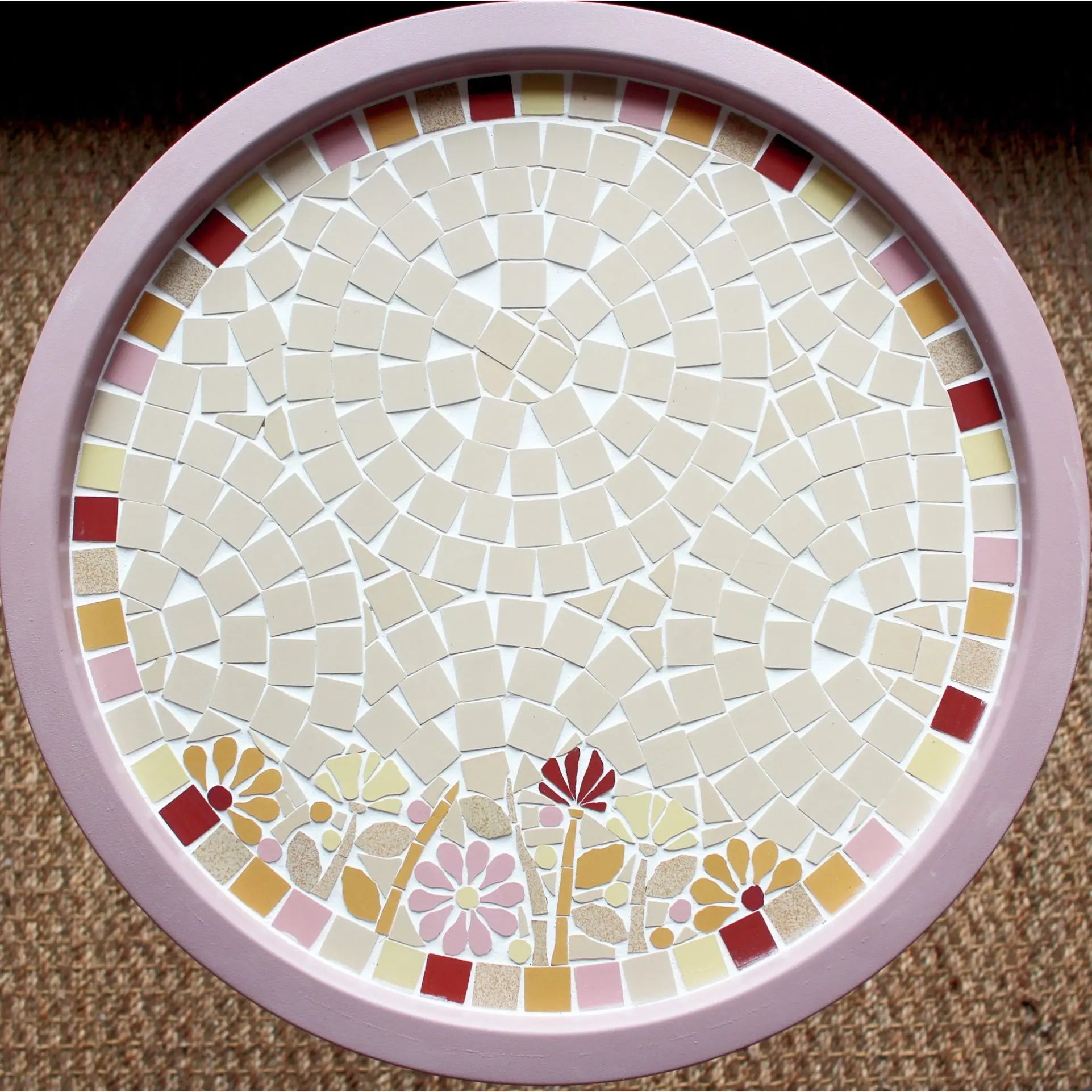 Table fleurs couleurs, fait main en grès cérame, diamètre 40cm avec accroche derrière, miroir 20cm Amelia Hurst Art