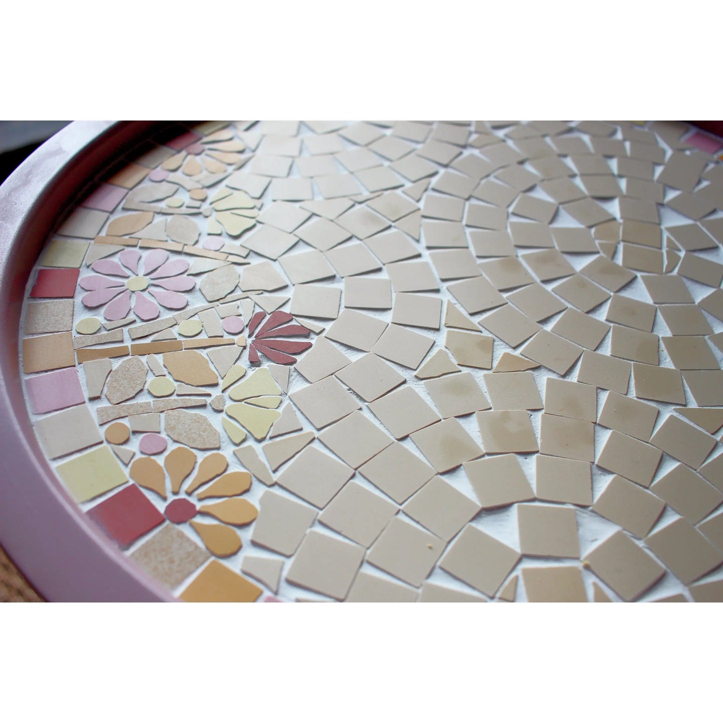 Table fleurs couleurs, fait main en grès cérame, diamètre 40cm avec accroche derrière, miroir 20cm Amelia Hurst Art